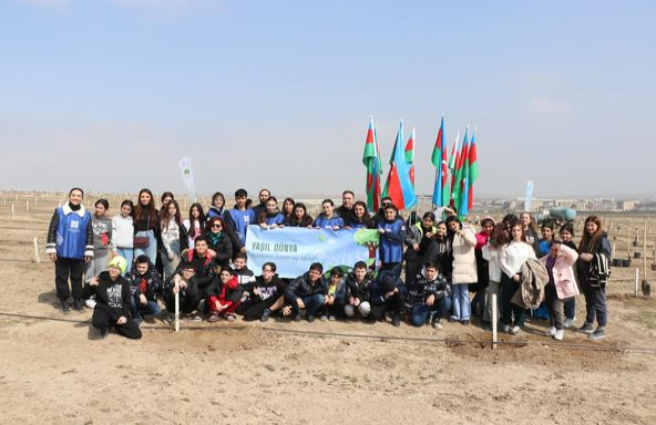 Şagirdlər “Yaşıl dünya naminə həmrəylik ili”nə ağac əkərək öz töhfələrini verib